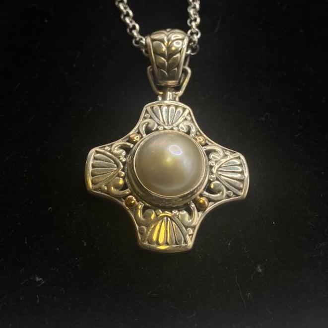Mabe pearl and silver pendant
