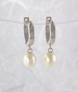 hopped White gold and peral earrings