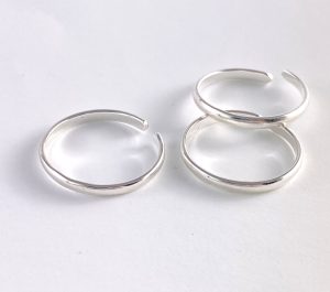 Silver toe rings view 2