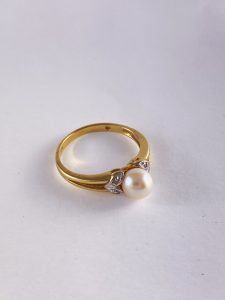 yellow gold with pearl ring view 2