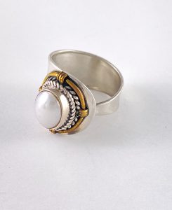 Egg shaped mabe pearl ring view 3